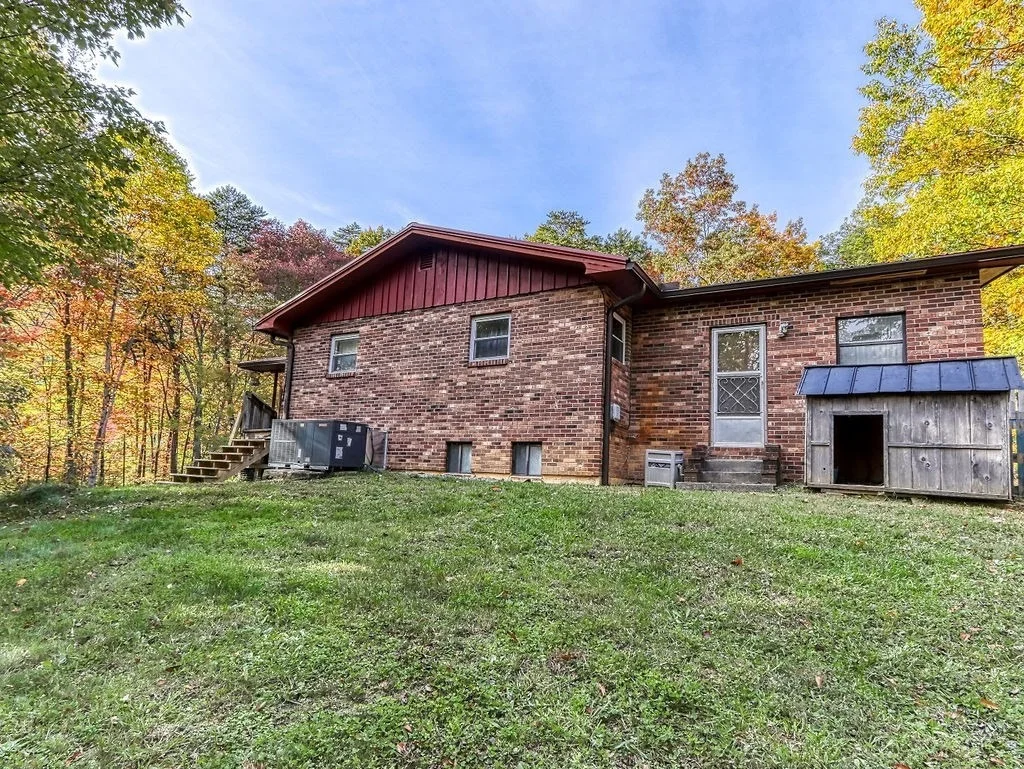 Photo of 2069 Bluff Mountain Road