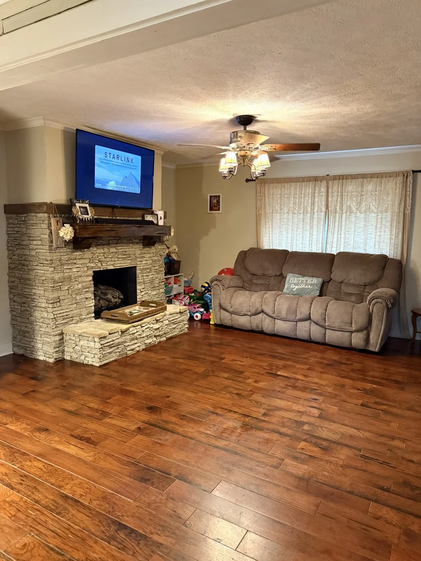 Photo of 1803 Highway 64 W
