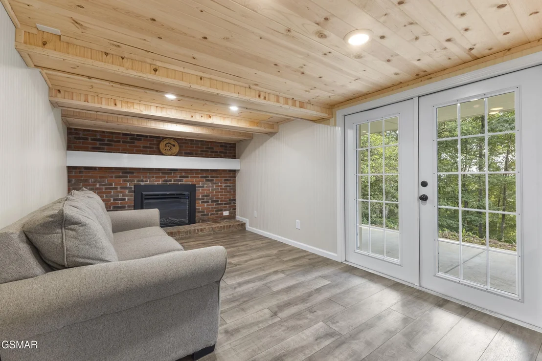Photo of 1068 Mimosa Drive