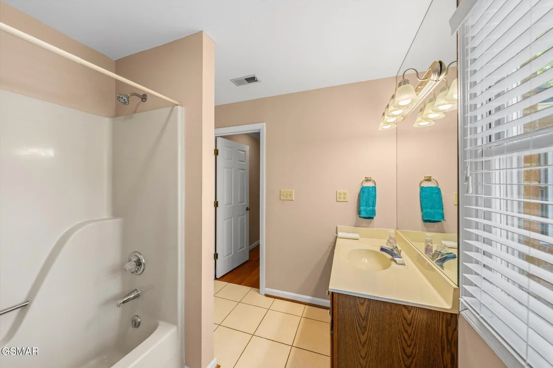 Photo of 1435 White Oak Drive