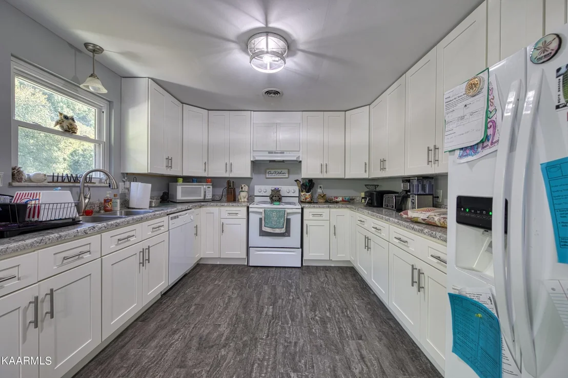 Photo of 215 Brooks Rd