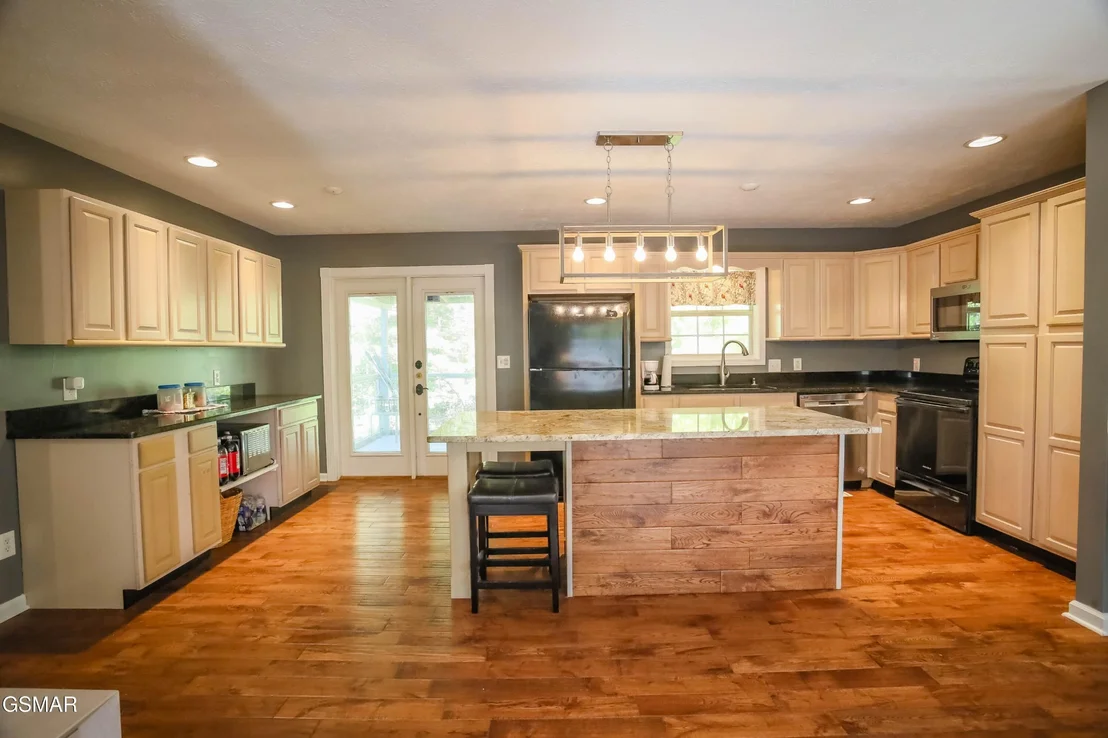 Photo of 820 Matthews Way