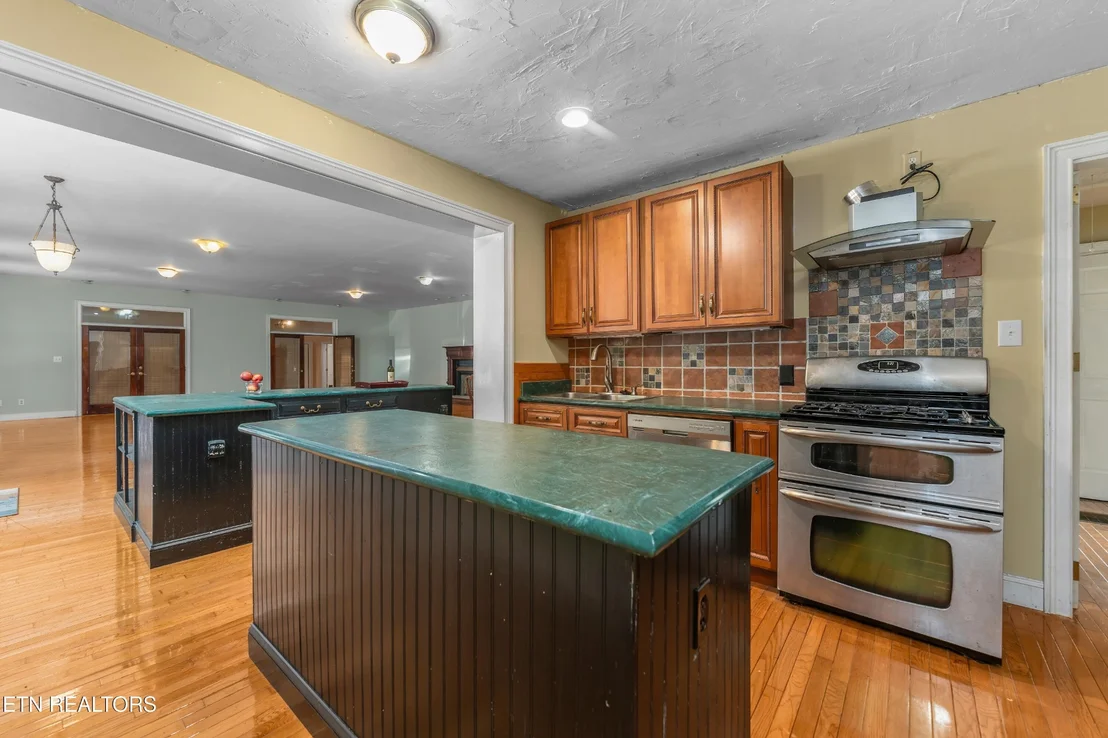 Photo of 702 Meadowview Drive