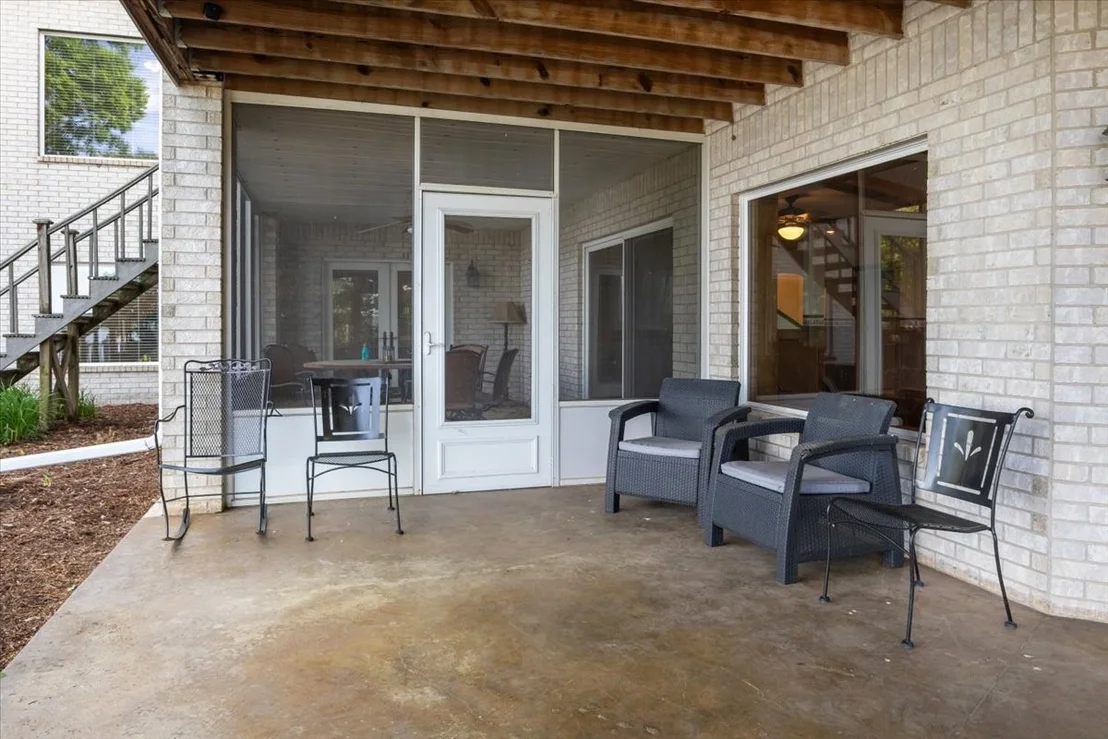 Photo of 867 River Oaks Dr