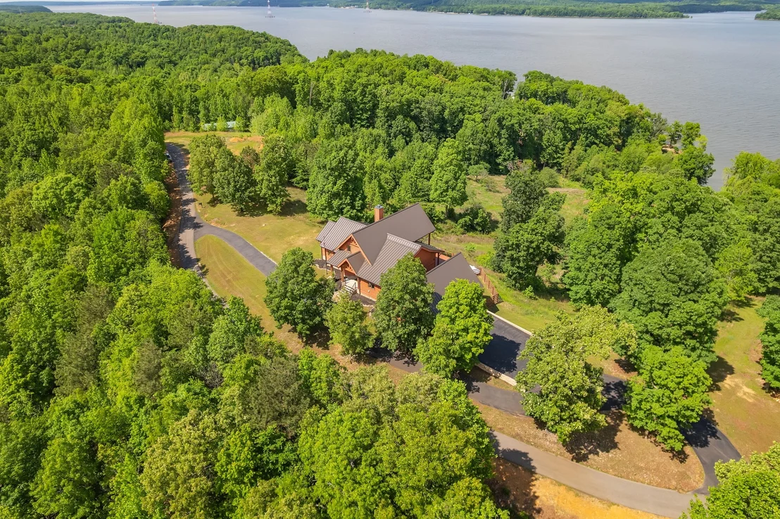 Photo of 685 River Oaks Dr