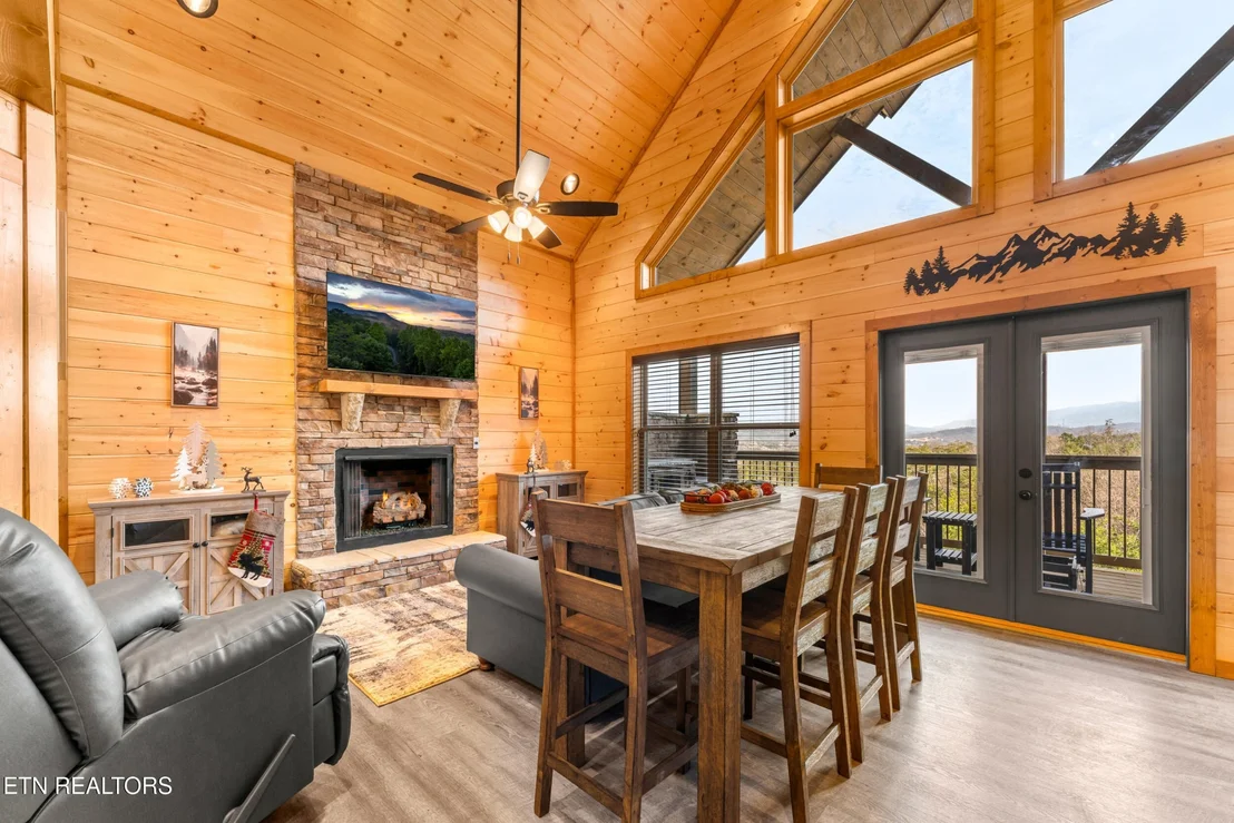 Photo of 804 Peak Loop Way