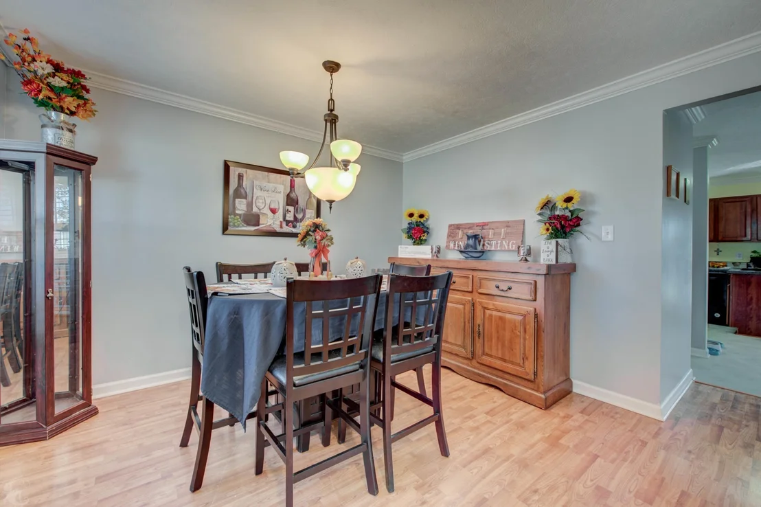 Photo of 7839 Dawnview Rd