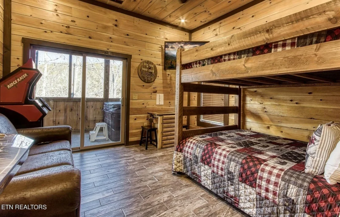 Photo of 723 Nighthawk Way