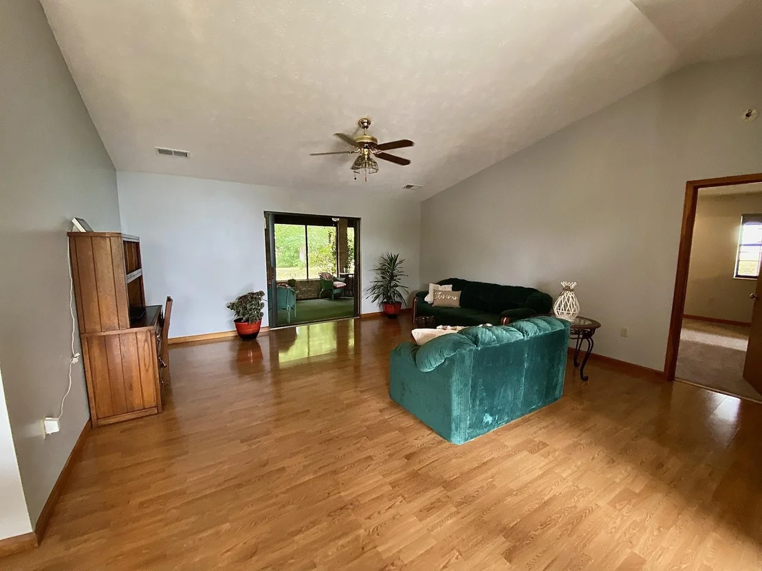 Photo of 547 Emerald Ave