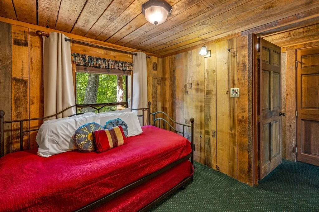 Photo of 2928 Mockingbird Way
