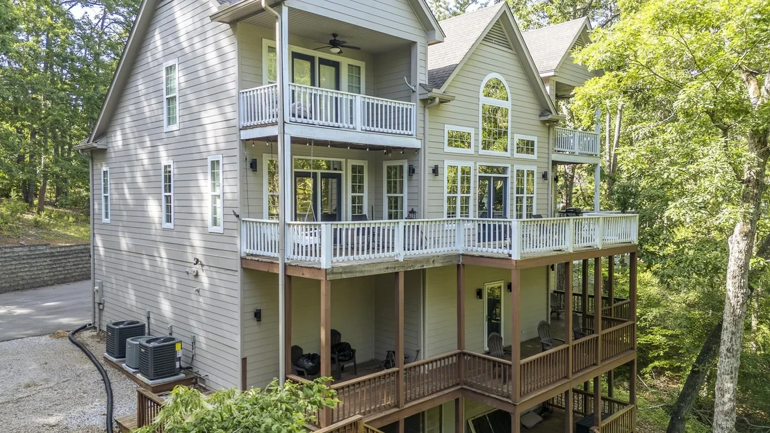 Photo of 120 KNOTTY OAKS TRL