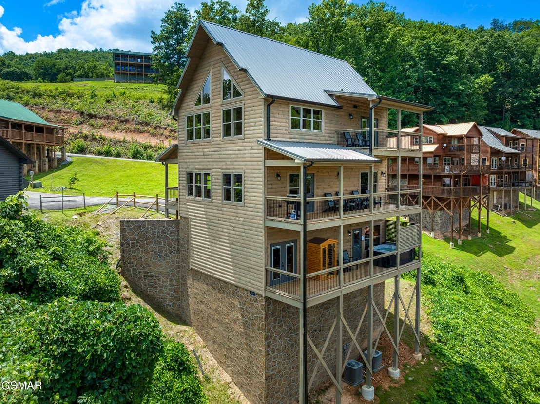 Photo of 812 Peak Lp Way