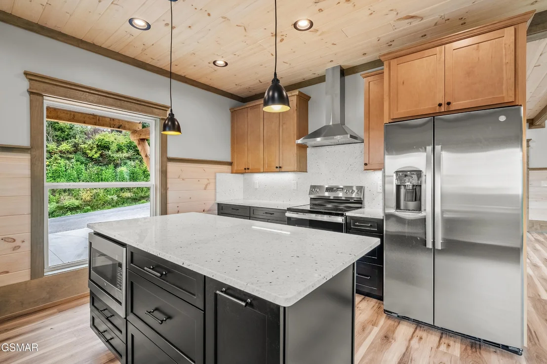 Photo of 745 Pinecrest Drive