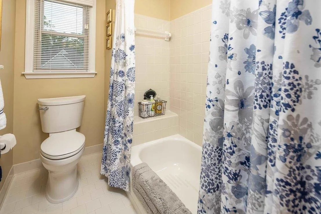 Photo of 548 ALEXANDRIA DR
