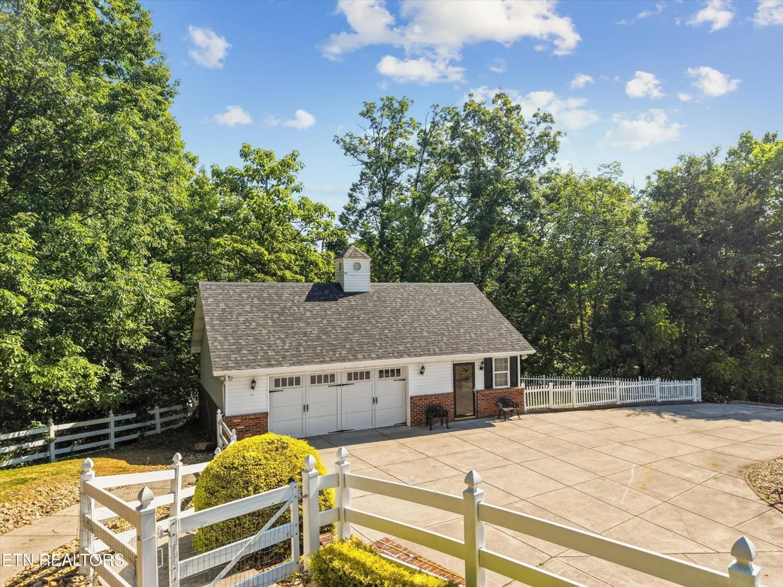 Photo of 619 Emerald Ave