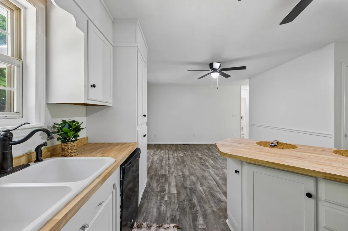Photo of 619 Longbranch Rd