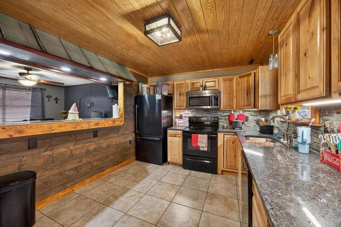Photo of 230 SE Fairview Drive SE