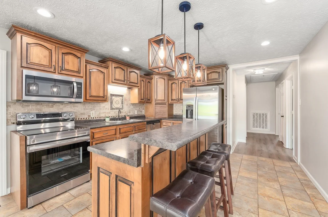 Photo of 200 HILLCREST DR