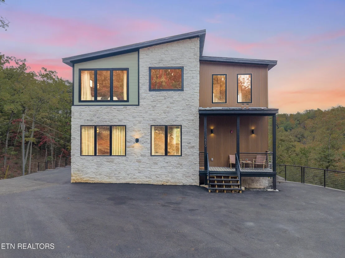 Photo of 1540 Bear Valley Rd