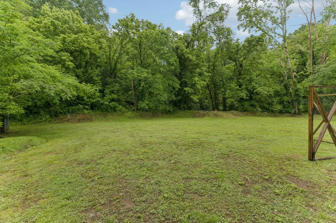 Photo of 923 Highway 100 W