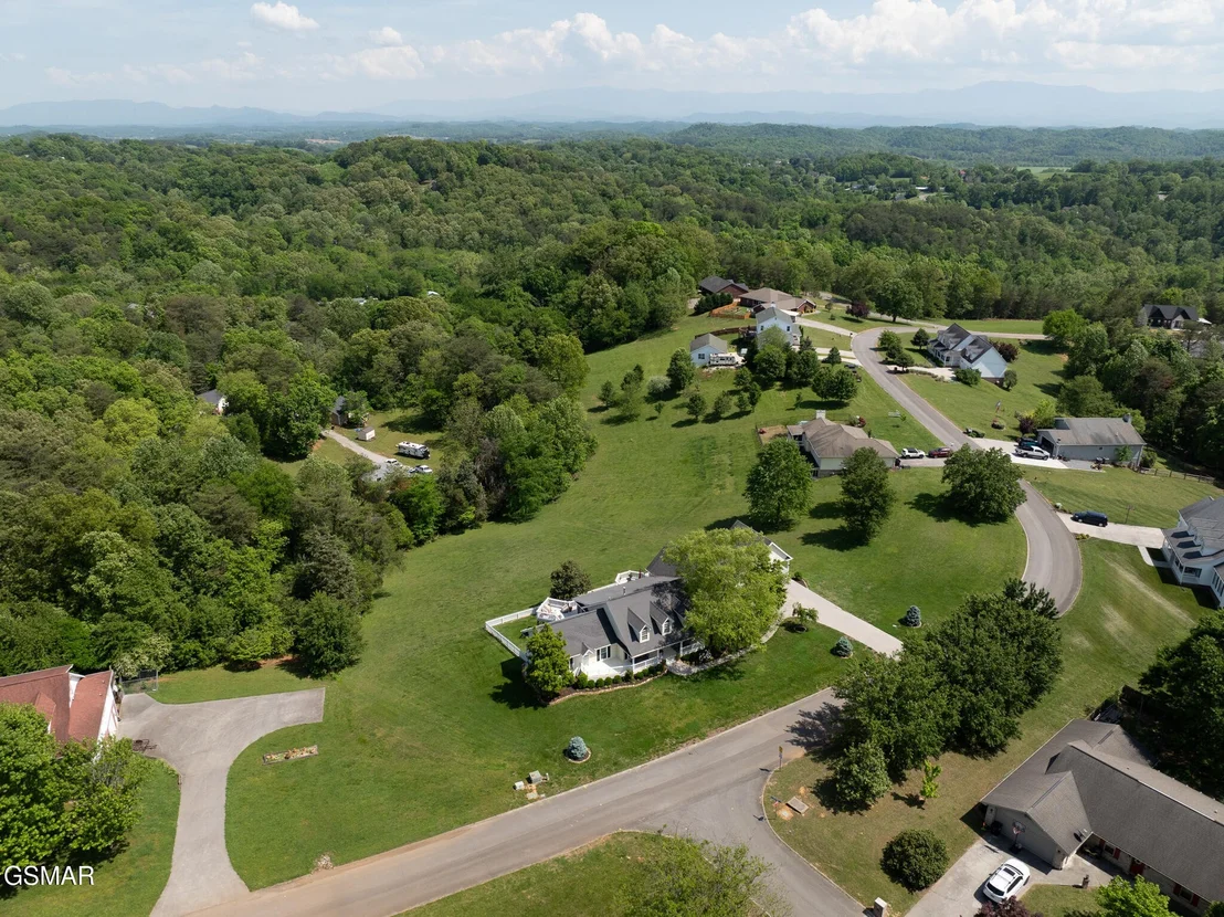 Photo of 884 River Cliff Drive