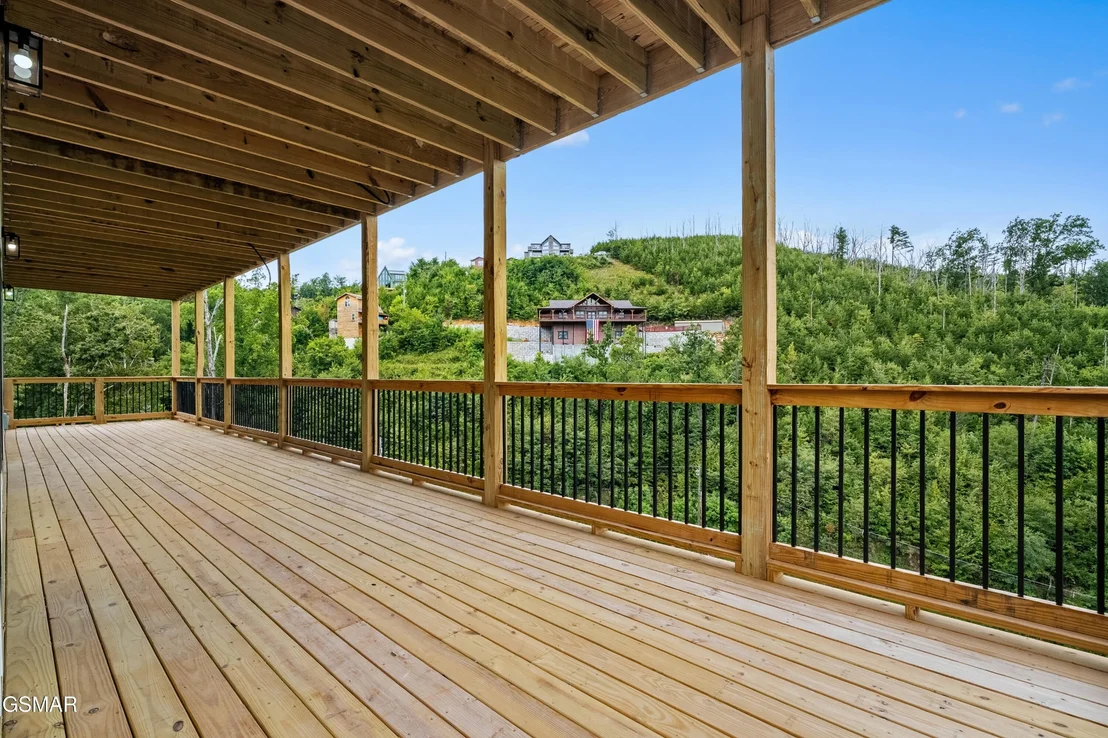 Photo of 745 Pinecrest Drive