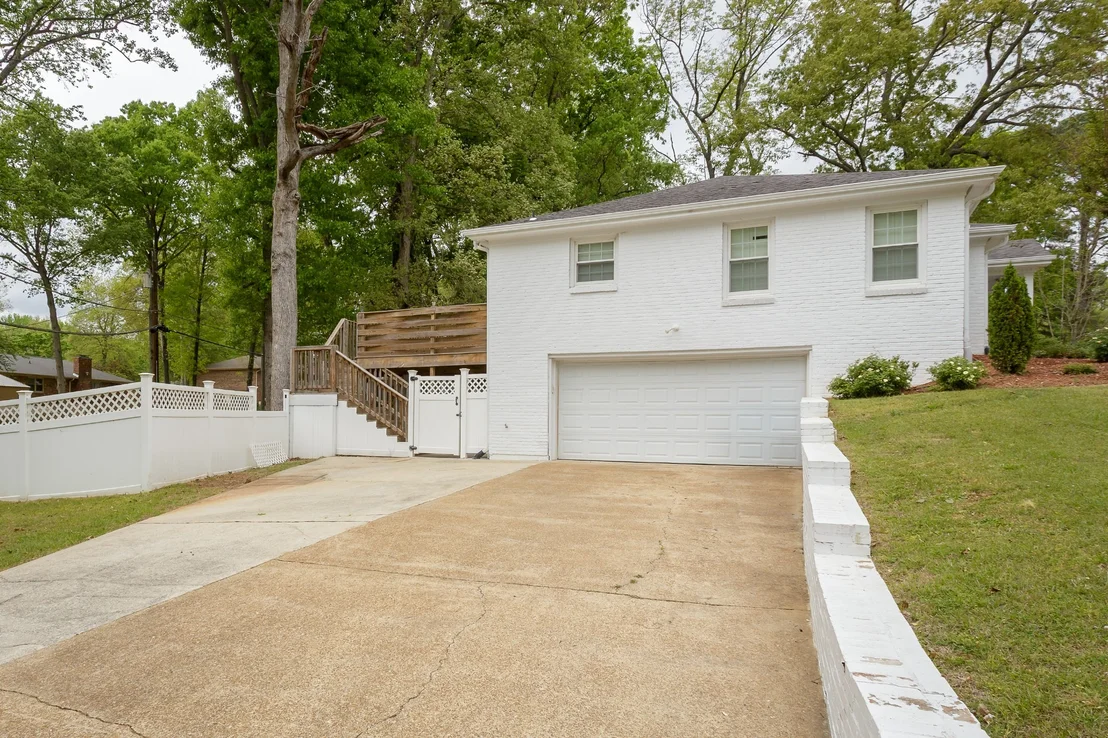 Photo of 102 Colonial Dr