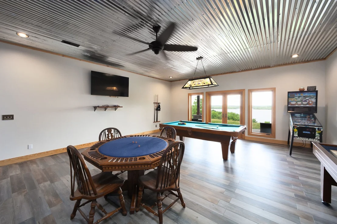 Photo of 685 River Oaks Dr