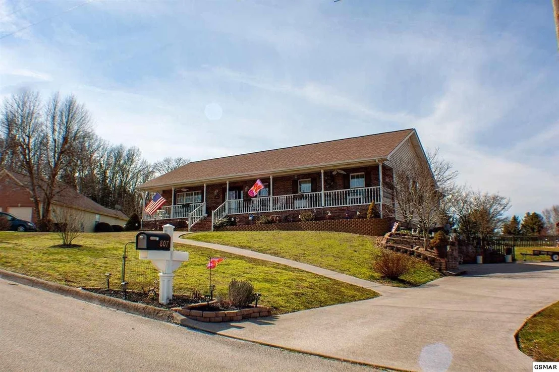 Photo of 807 WINDSTONE Drive