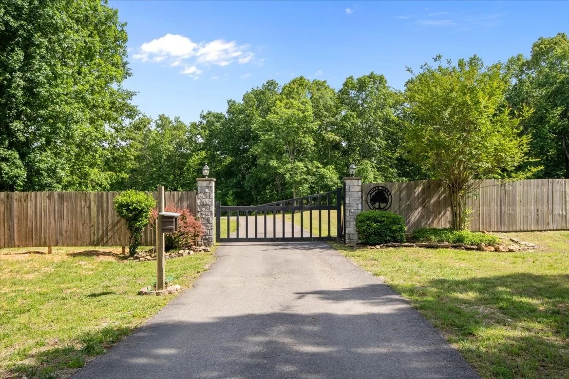Photo of 867 River Oaks Dr