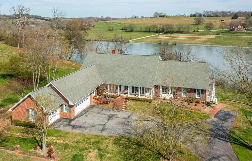 Photo of 1043 Eagle View Drive