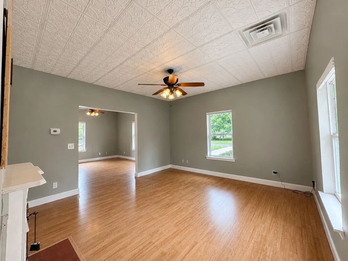 Photo of 352 Main St