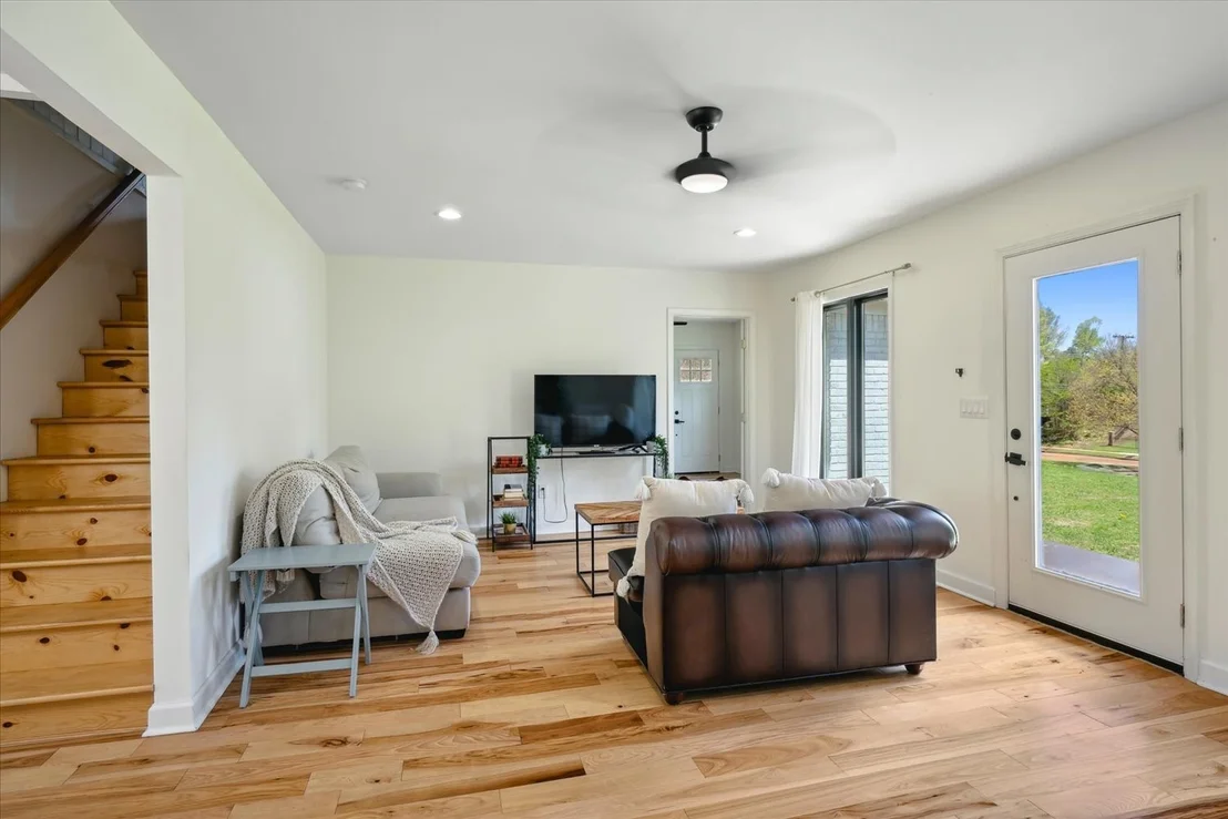 Photo of 615 E Parkway S