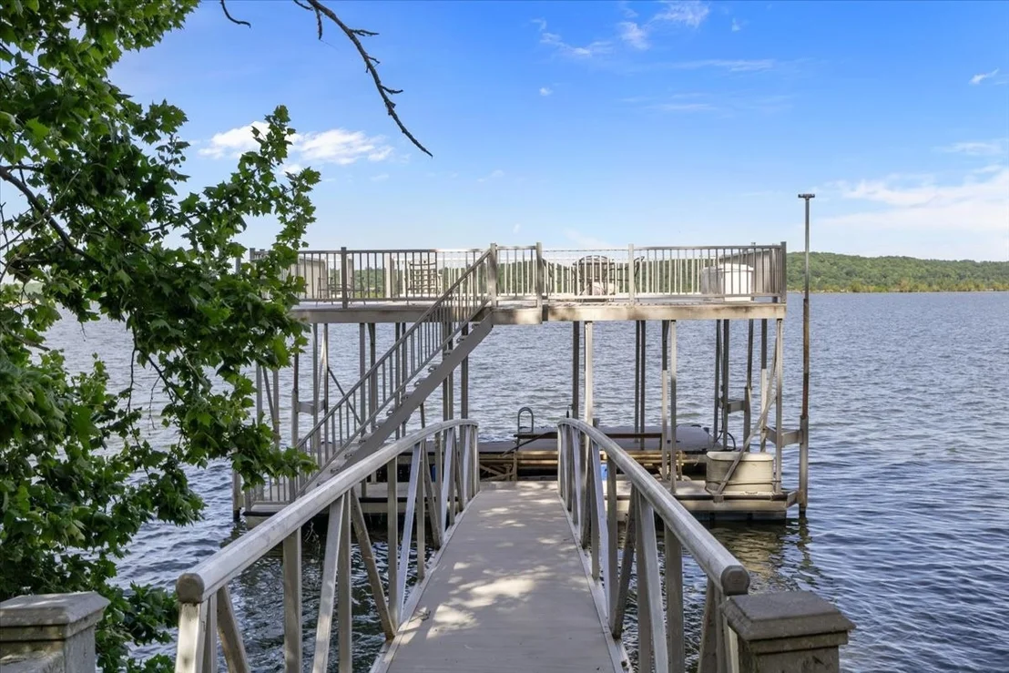 Photo of 867 River Oaks Dr