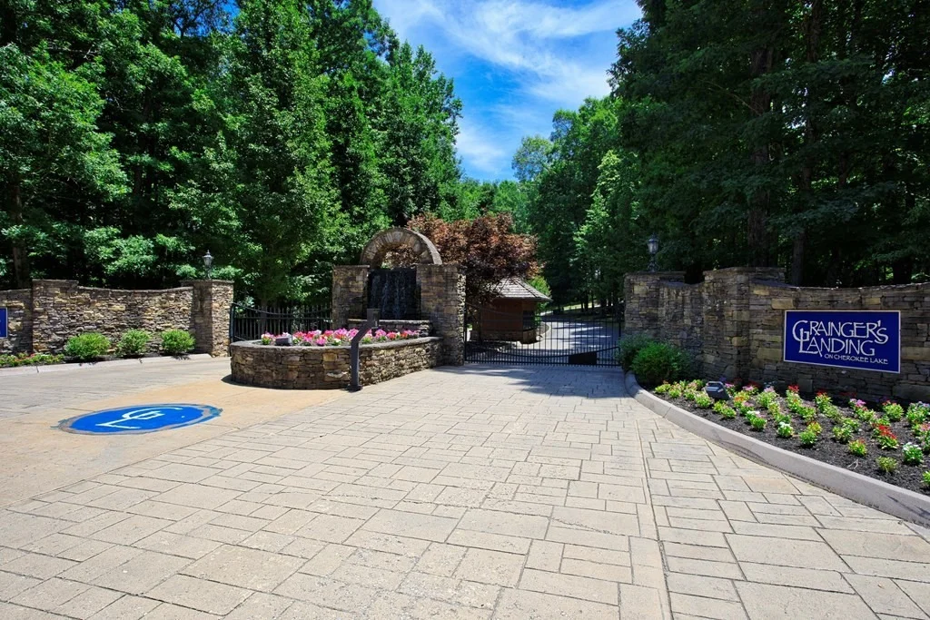 Photo of 250 Blount Circle