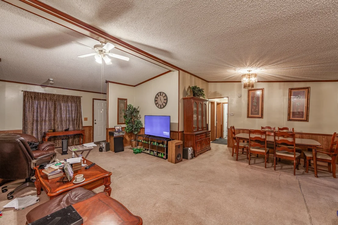 Photo of 182 Lakeshore Dr