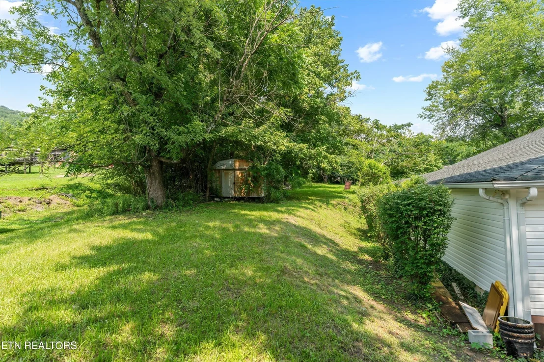 Photo of 702 Meadowview Drive