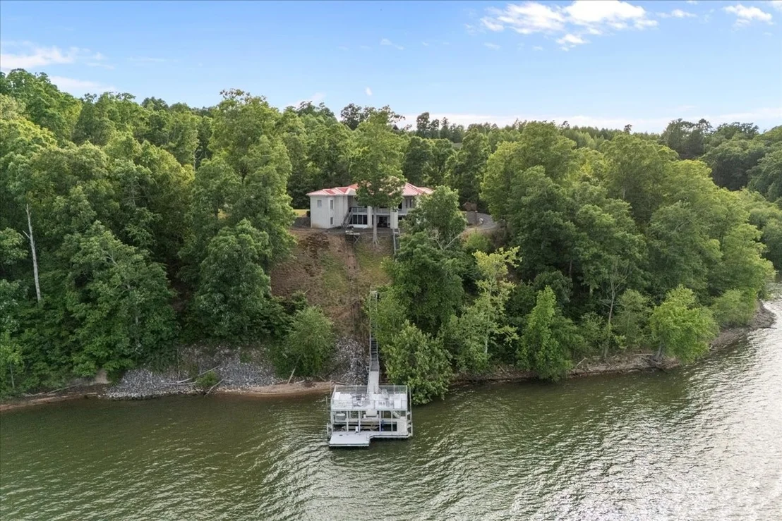 Photo of 867 River Oaks Dr