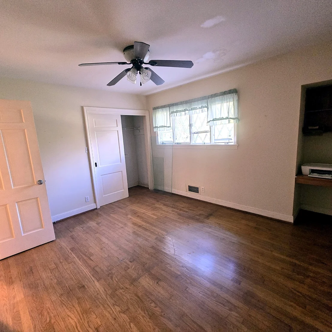 Photo of 105 3rd Ave E
