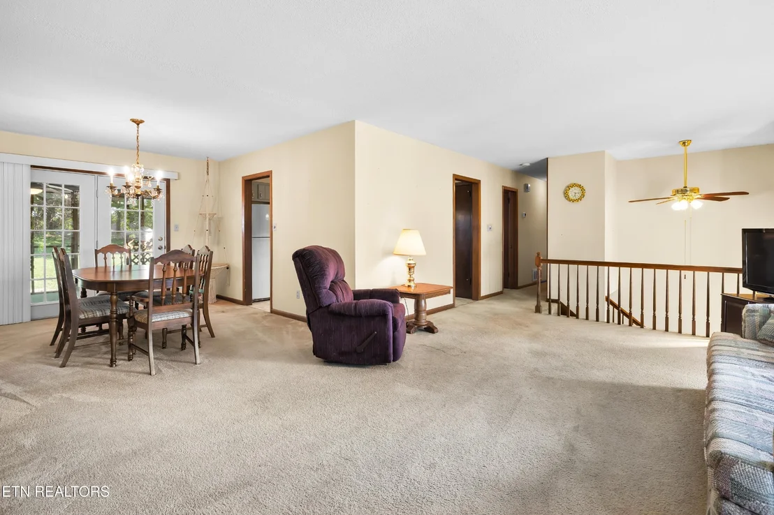 Photo of 936 Devon Circle