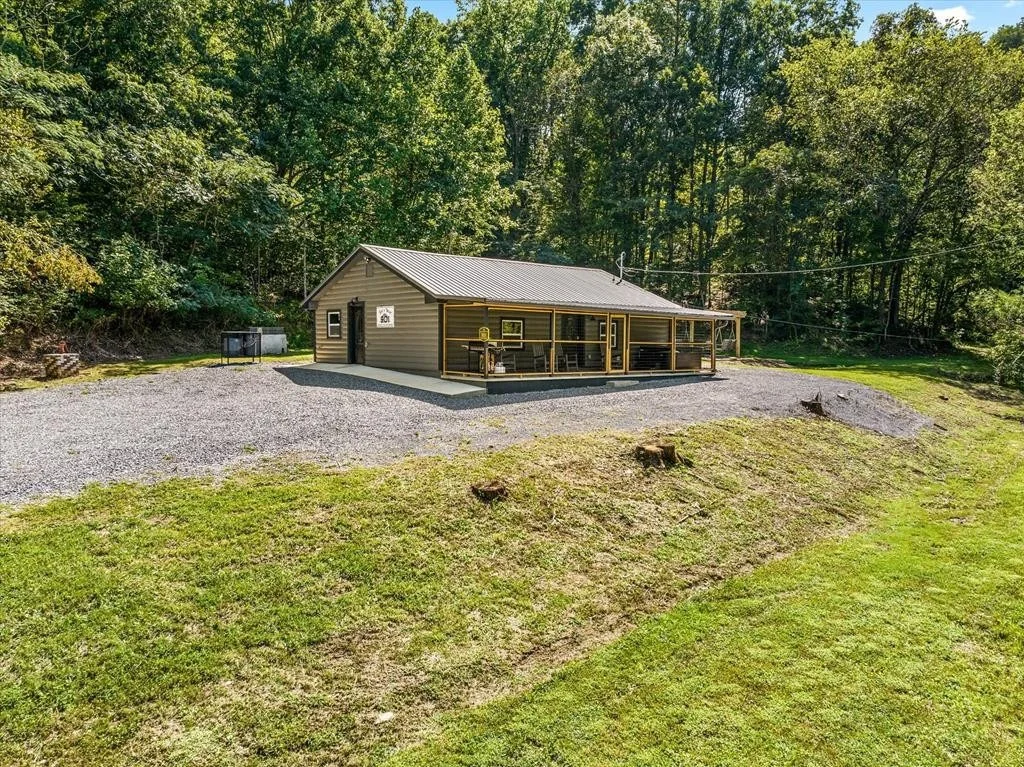Photo of 901 Sharp Hollow Road