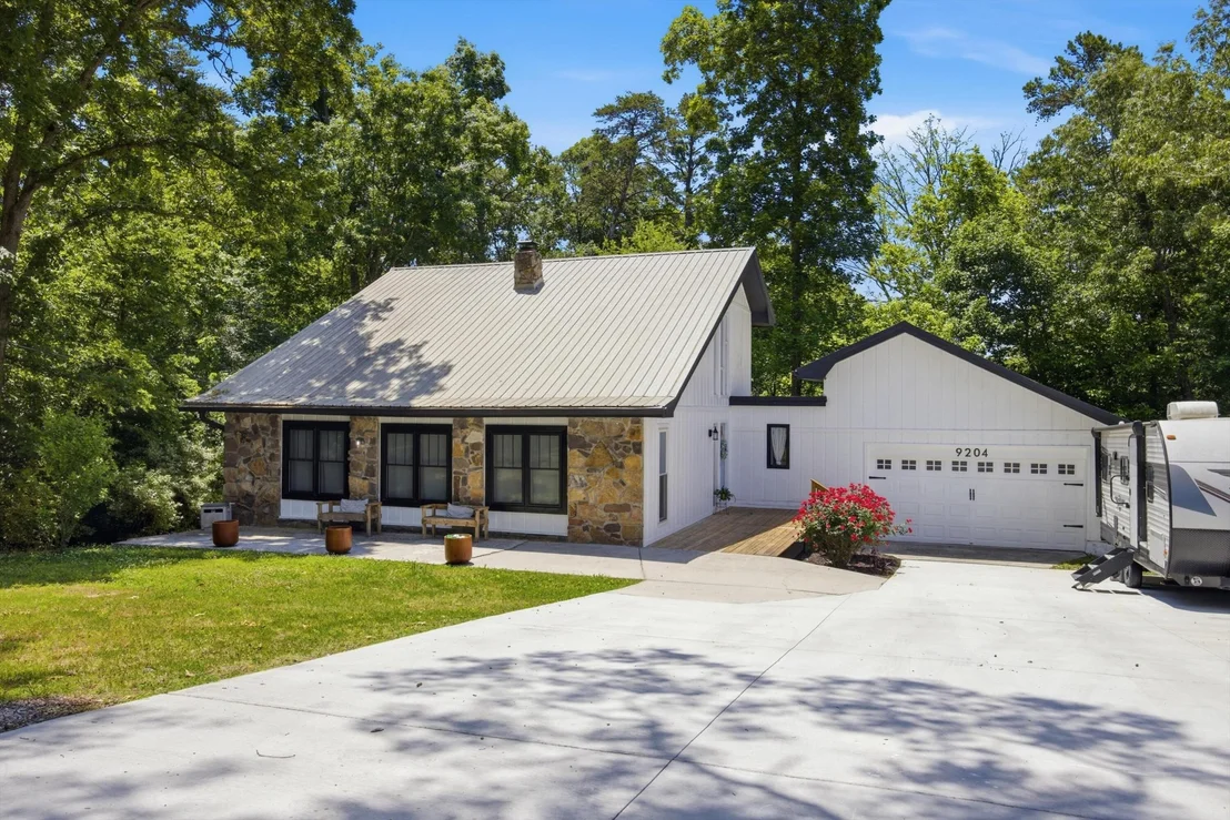 Photo of 9204 Pine Ridge Road