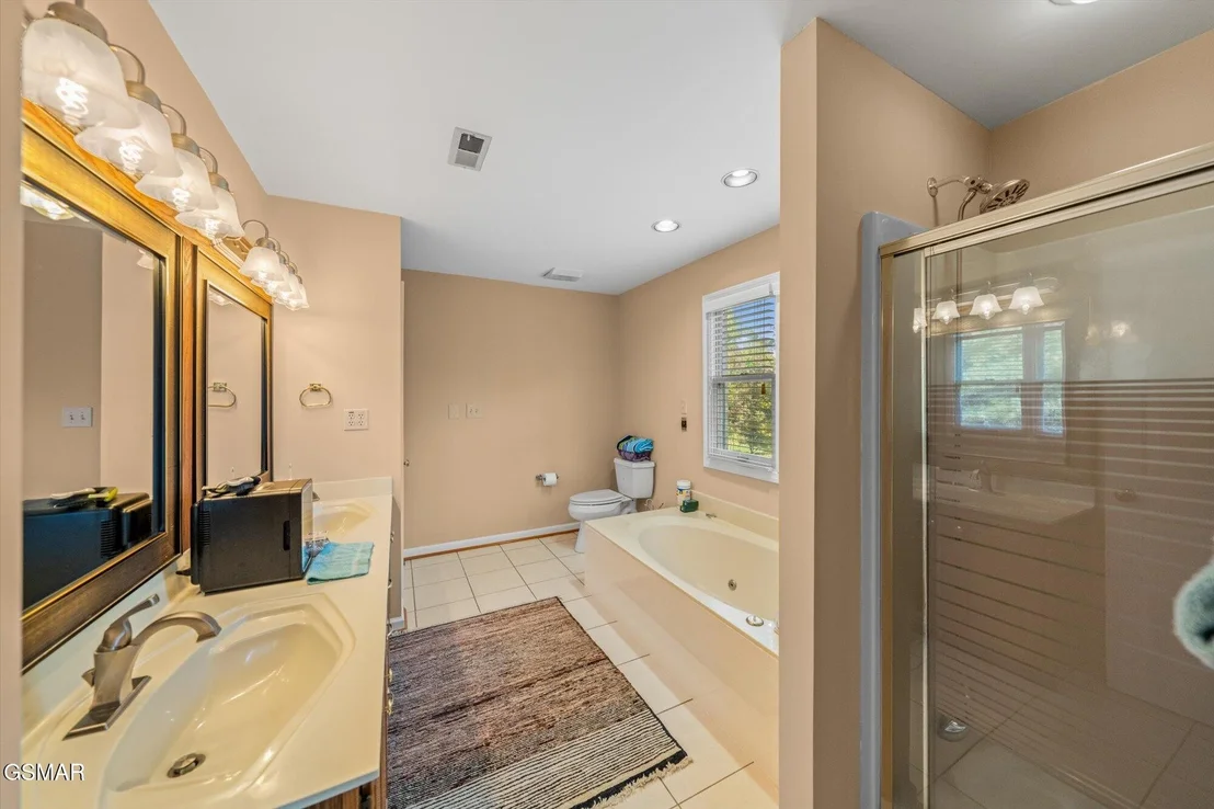 Photo of 1435 White Oak Drive