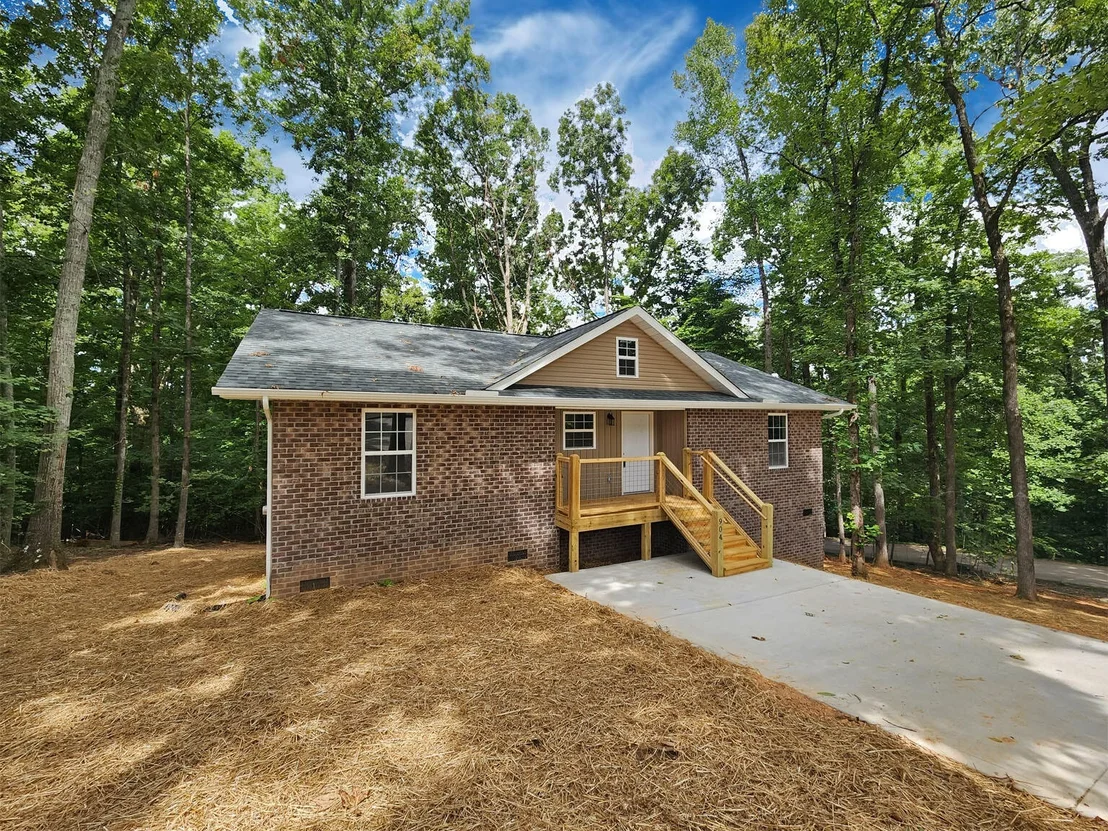 Photo of 904 Eagle Nest Road