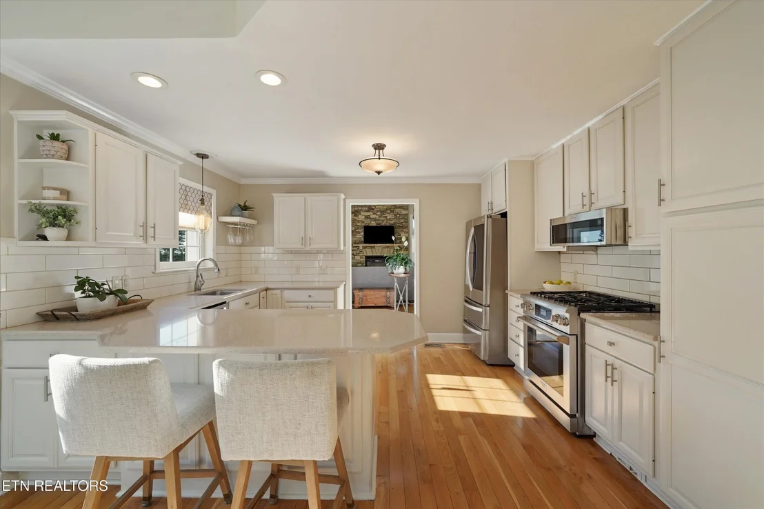 Photo of 619 Emerald Ave