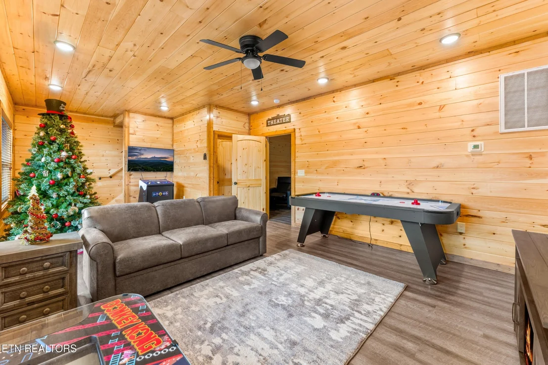 Photo of 804 Peak Loop Way