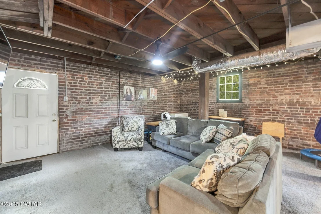 Photo of 1262 Hollywood Dr