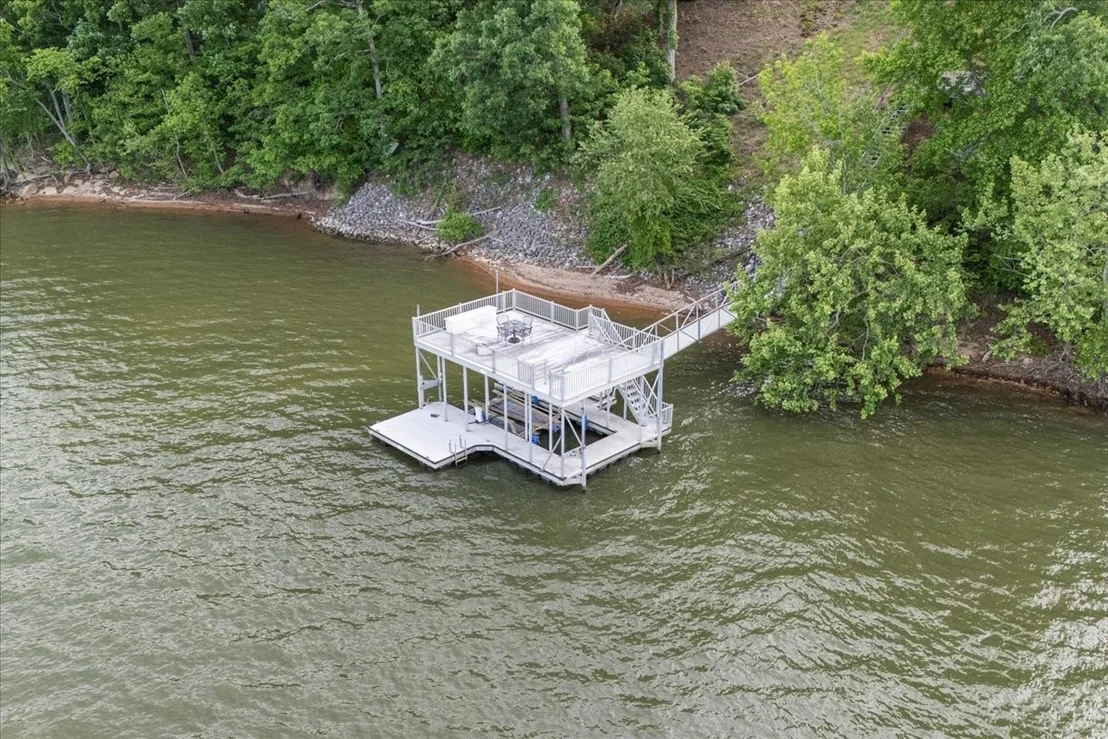 Photo of 867 River Oaks Dr