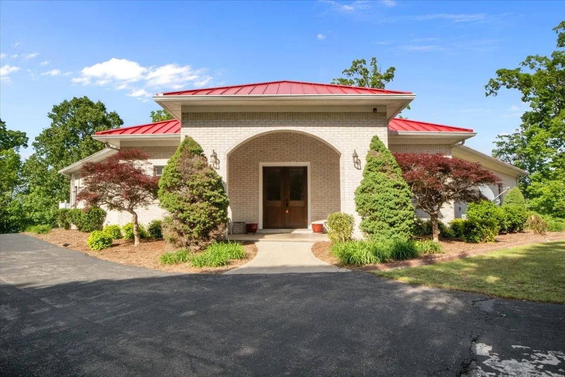 Photo of 867 River Oaks Dr