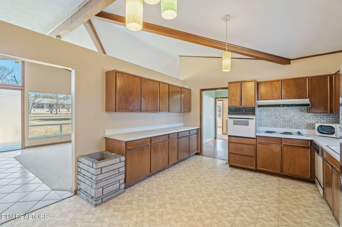 Photo of 7237 Oakmeade Rd